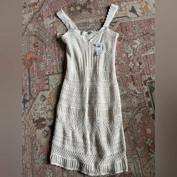NWT Abercrombie Crochet Mini Dress in Medium - Picture 1 of 3